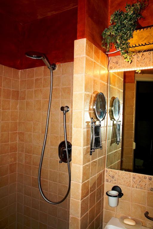 Bed And Breakfast Angolo Fiorito Civitavecchia Habitación foto