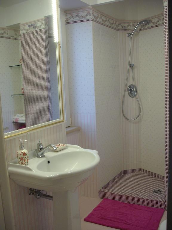 Bed And Breakfast Angolo Fiorito Civitavecchia Habitación foto